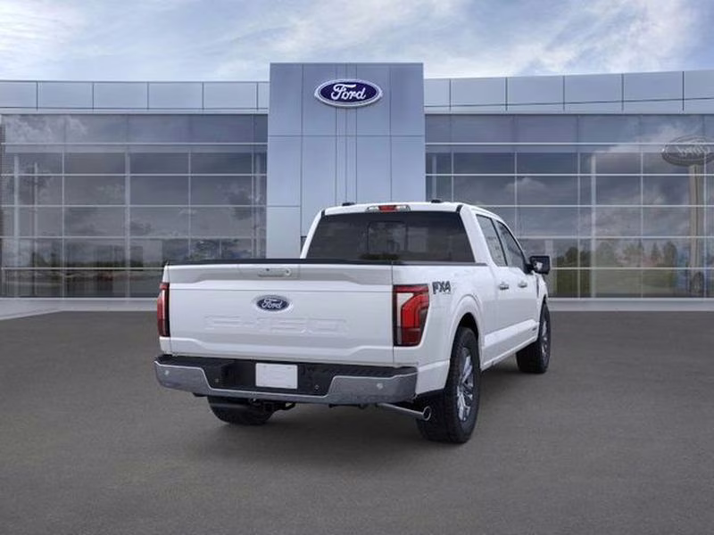 2025 Star White Metallic Tri-Coat Ford F-150 LARIAT 4X4 Truck