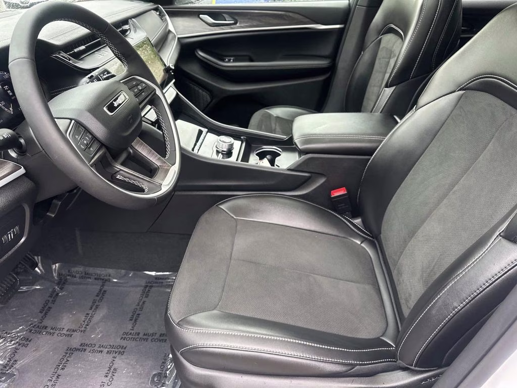 2026 Bright White Clearcoat Jeep Grand Cherokee Altitude 4X4 SUV
