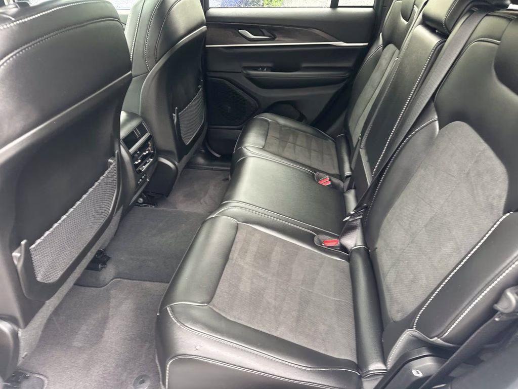 2026 Bright White Clearcoat Jeep Grand Cherokee Altitude 4X4 SUV