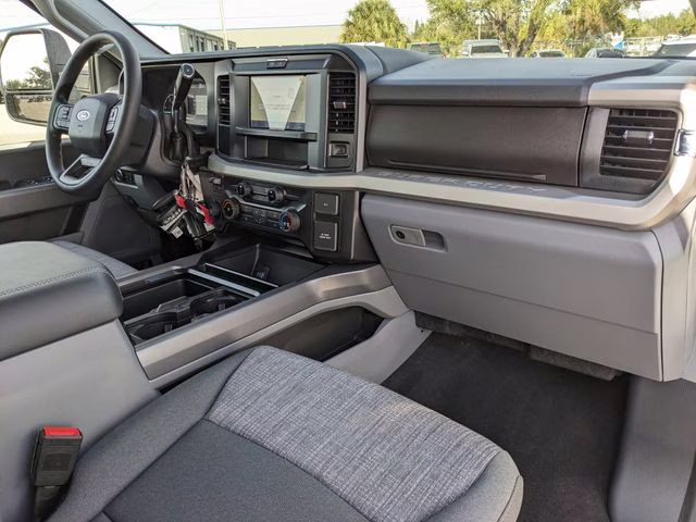 2026 Oxford White Ford Super Duty F-350 SRW XLT 4X4 Truck