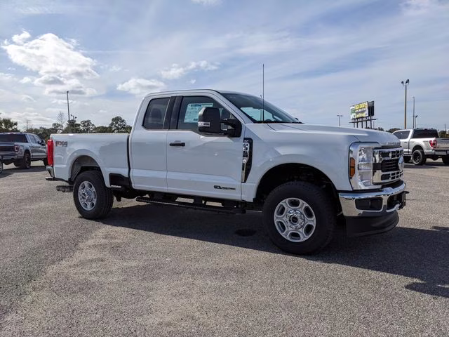 2026 Oxford White Ford Super Duty F-350 SRW XLT 4X4 Truck