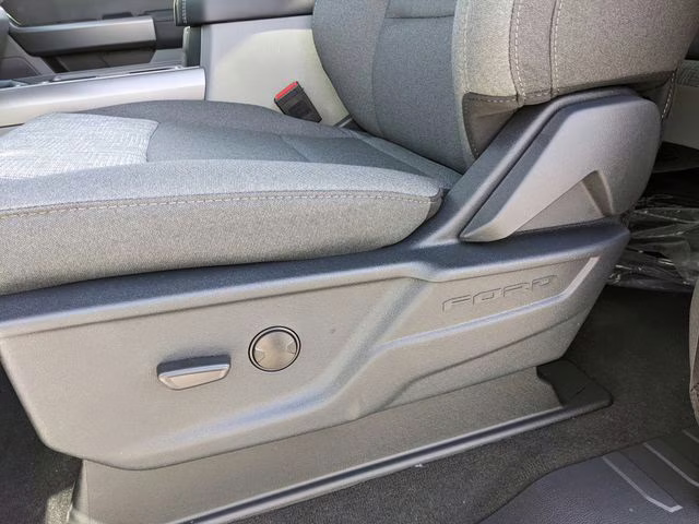 2026 Oxford White Ford Super Duty F-350 SRW XLT 4X4 Truck