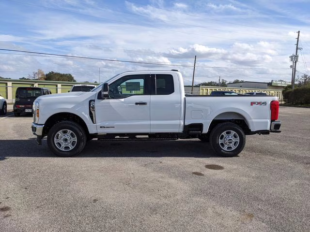 2026 Oxford White Ford Super Duty F-350 SRW XLT 4X4 Truck