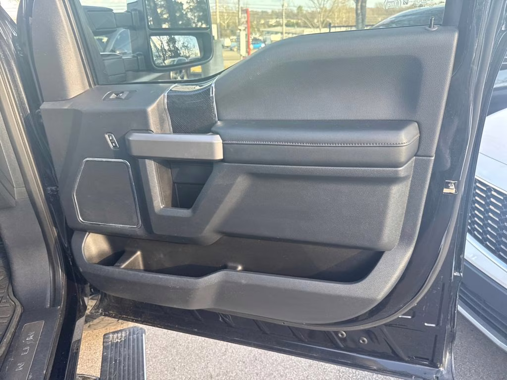 2022 Black Ford Super Duty F-250 SRW Platinum 4X4 Truck