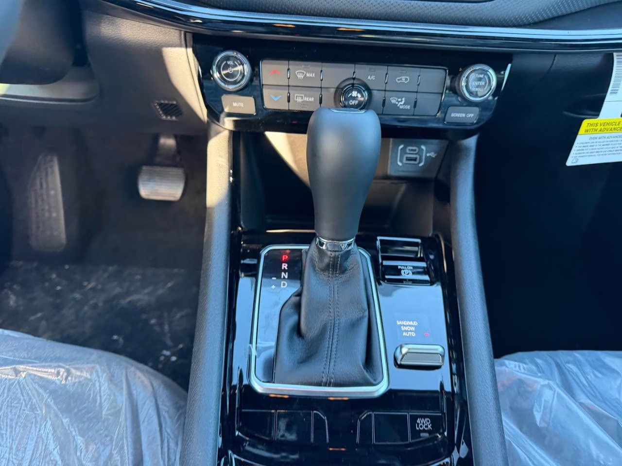 2026 Bright White Clearcoat Jeep Compass Latitude 4X4 SUV