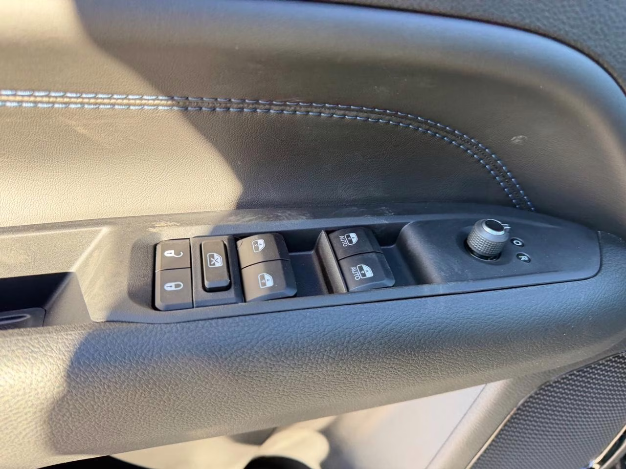 2026 Diamond Black Crystal Pearlcoat Jeep Compass Latitude 4X4 SUV