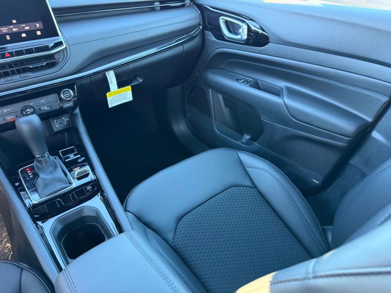 2026 Diamond Black Crystal Pearlcoat Jeep Compass Latitude 4X4 SUV