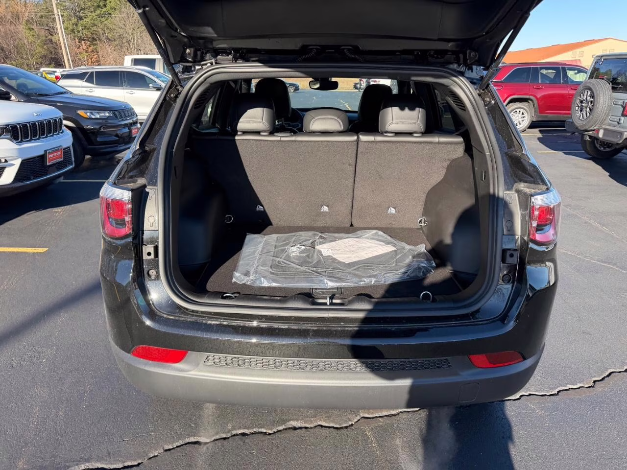 2026 Diamond Black Crystal Pearlcoat Jeep Compass Latitude 4X4 SUV