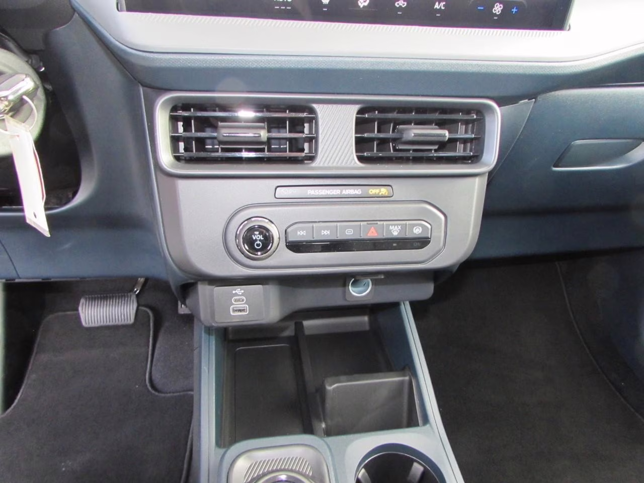 2026 Oxford White Ford Maverick XL AWD Truck