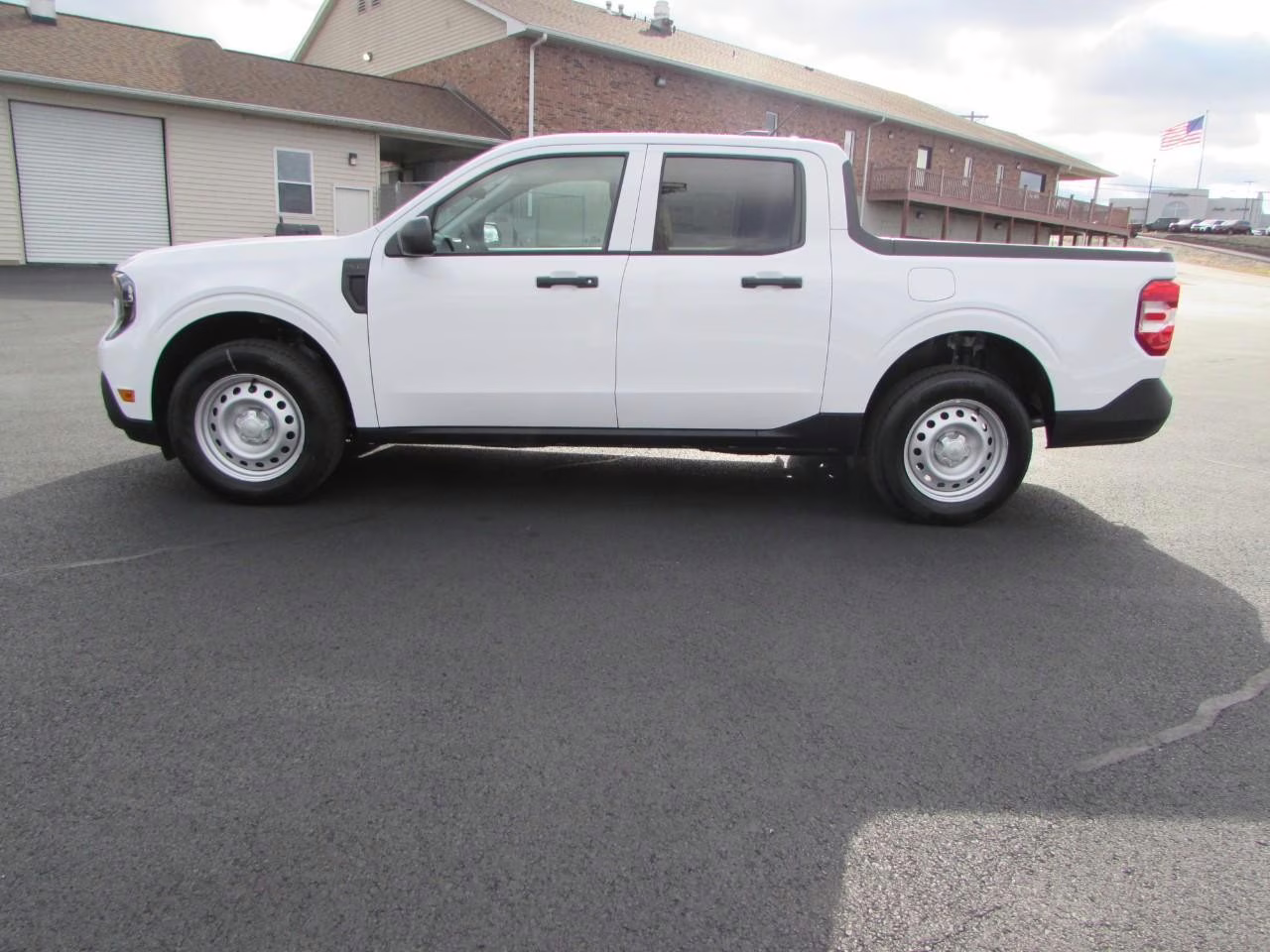 2026 Oxford White Ford Maverick XL AWD Truck