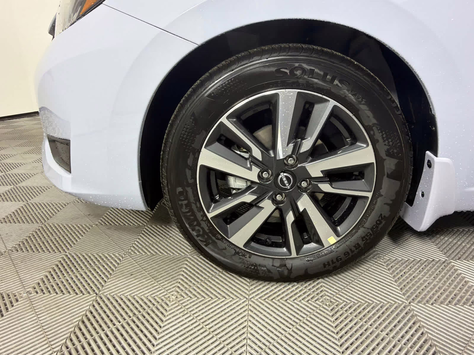 2025 Gray Sky Pearl Nissan Versa SV FWD Sedan