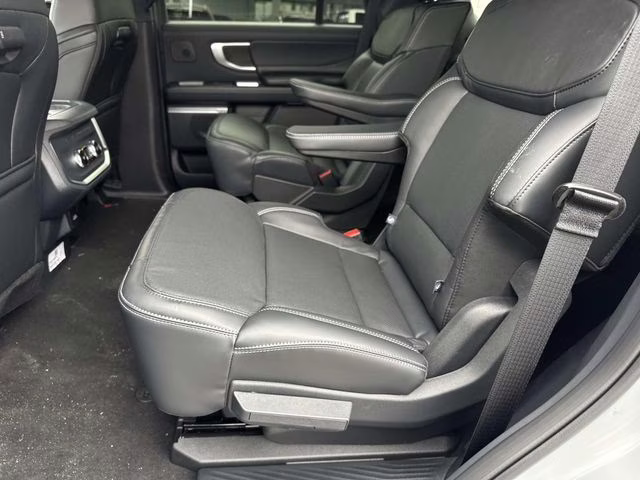 2026 Silver Metallic Ford Expedition Platinum 4X4 SUV