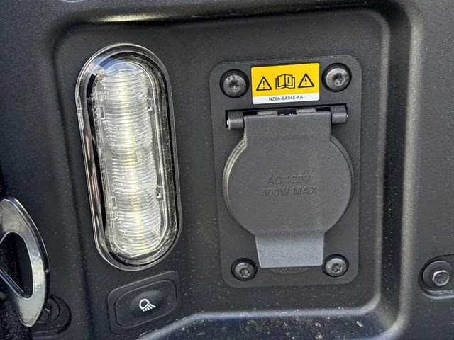 2026 White Metallic Ford Maverick Lariat AWD Truck