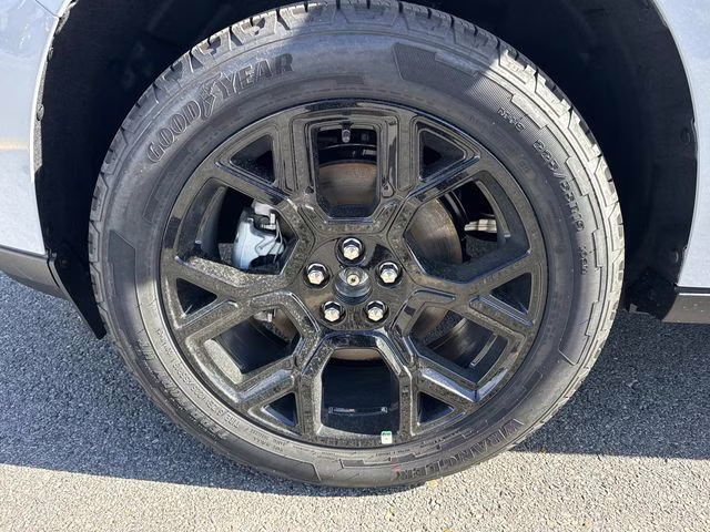 2026 White Metallic Ford Maverick Lariat AWD Truck