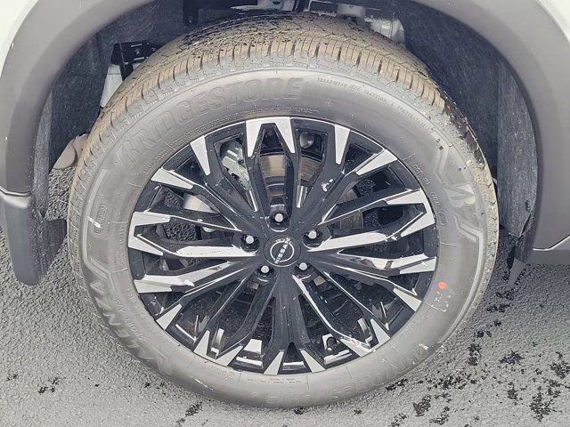 2026 Everest White Pearl Tricoat Nissan Rogue SV FWD SUV