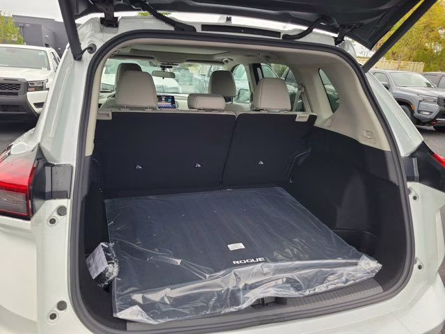 2026 Everest White Pearl Tricoat Nissan Rogue SV FWD SUV