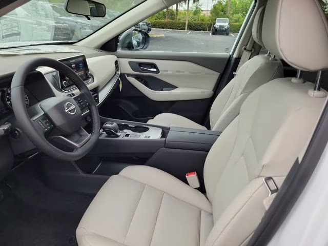 2026 Everest White Pearl Tricoat Nissan Rogue SV FWD SUV