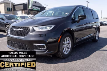 2023 Brilliant Black Crystal Pearlcoat Chrysler Pacifica Touring L FWD Van