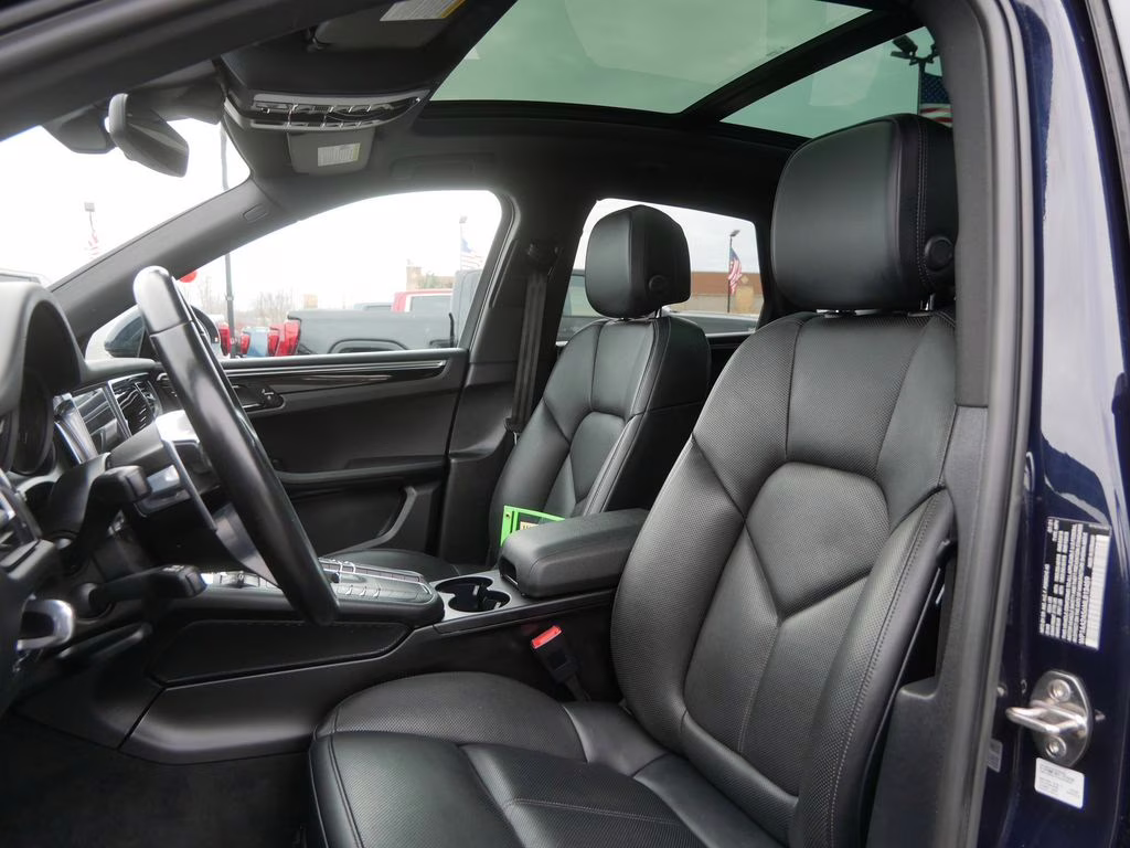 2021 Sapphire Blue Metallic Porsche Macan Base AWD SUV