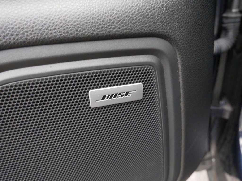 2021 Sapphire Blue Metallic Porsche Macan Base AWD SUV