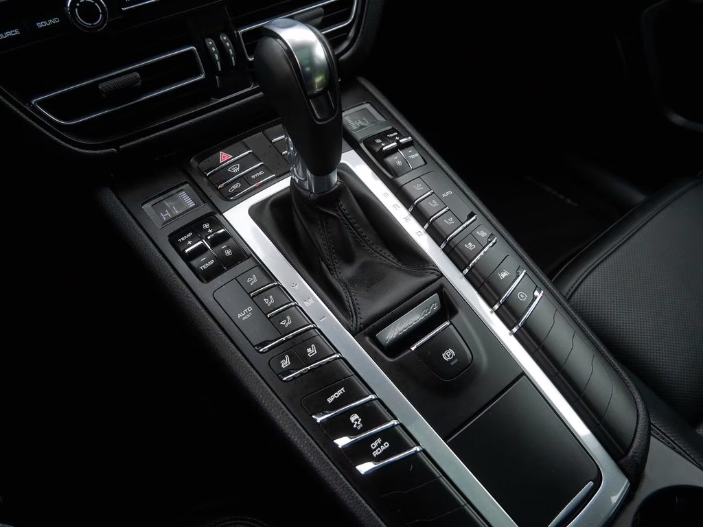 2021 Sapphire Blue Metallic Porsche Macan Base AWD SUV