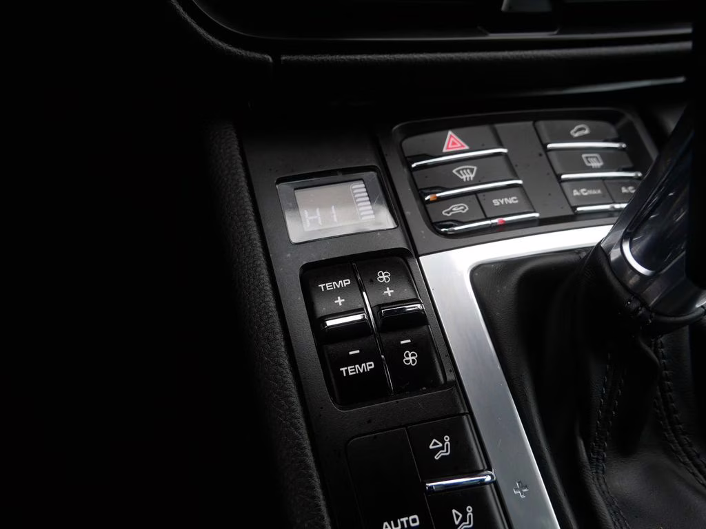 2021 Sapphire Blue Metallic Porsche Macan Base AWD SUV