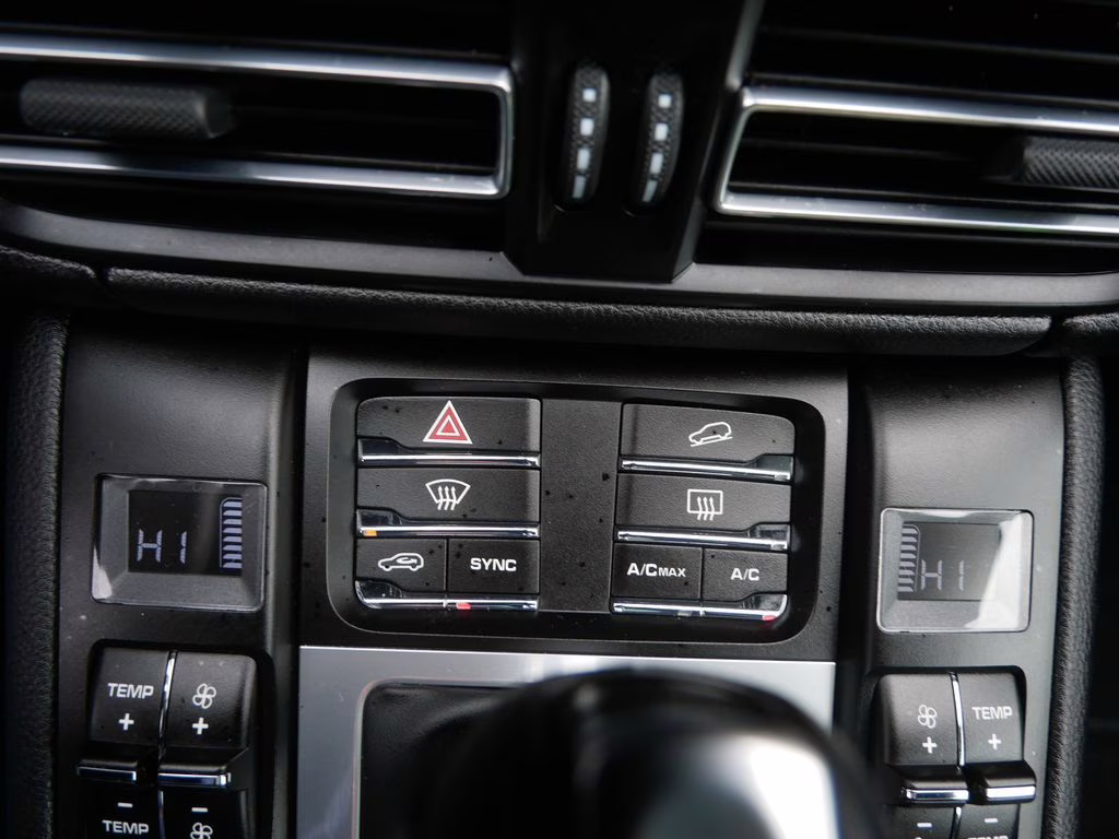 2021 Sapphire Blue Metallic Porsche Macan Base AWD SUV