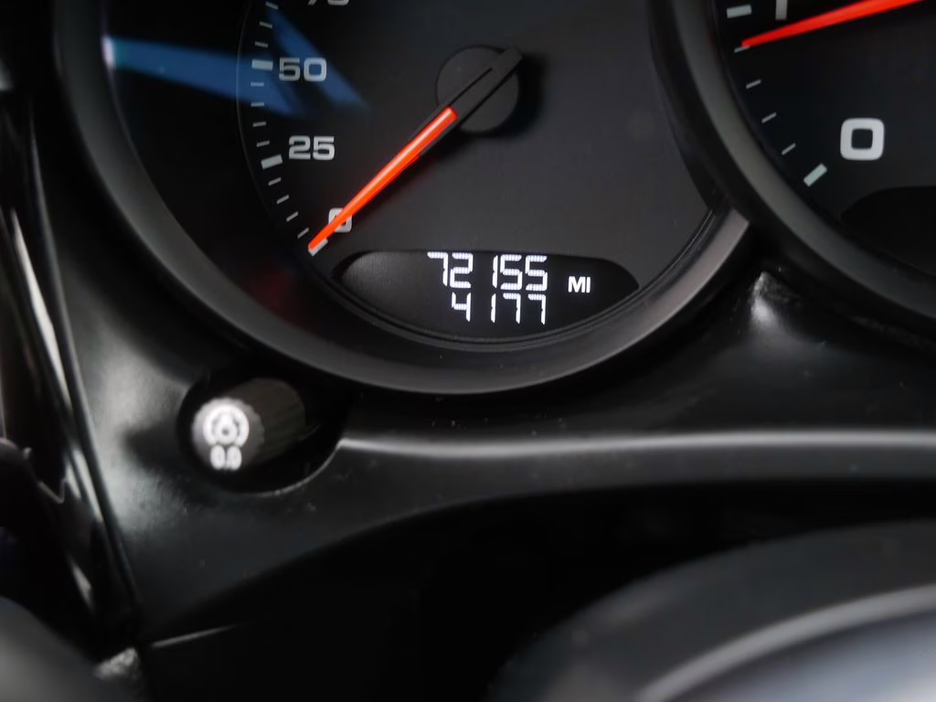 2021 Sapphire Blue Metallic Porsche Macan Base AWD SUV