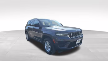 2023 Baltic Gray Metallic Clearcoat Jeep Grand Cherokee Laredo 4X4 SUV