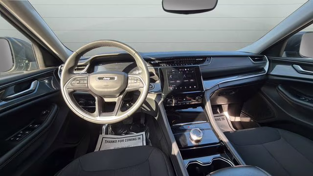 2023 Baltic Gray Metallic Clearcoat Jeep Grand Cherokee Laredo 4X4 SUV