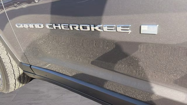 2023 Baltic Gray Metallic Clearcoat Jeep Grand Cherokee Laredo 4X4 SUV