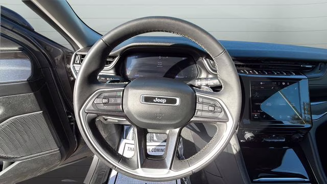 2023 Baltic Gray Metallic Clearcoat Jeep Grand Cherokee Laredo 4X4 SUV