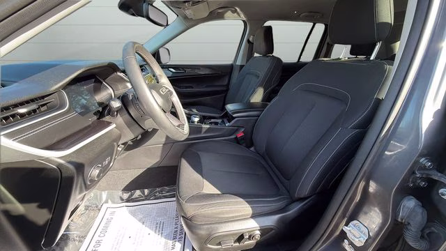 2023 Baltic Gray Metallic Clearcoat Jeep Grand Cherokee Laredo 4X4 SUV