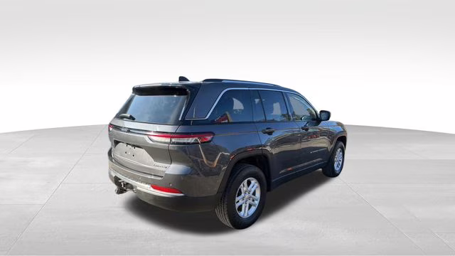 2023 Baltic Gray Metallic Clearcoat Jeep Grand Cherokee Laredo 4X4 SUV