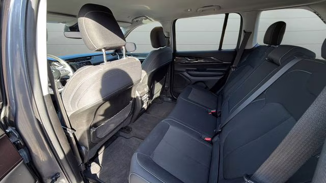 2023 Baltic Gray Metallic Clearcoat Jeep Grand Cherokee Laredo 4X4 SUV