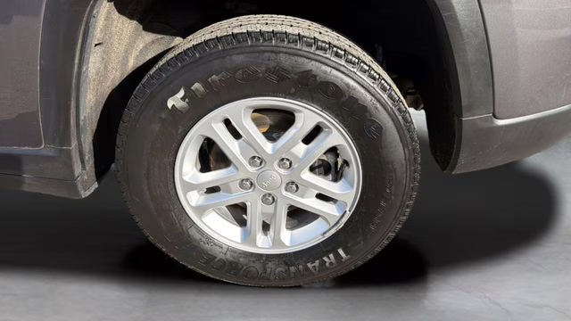 2023 Baltic Gray Metallic Clearcoat Jeep Grand Cherokee Laredo 4X4 SUV