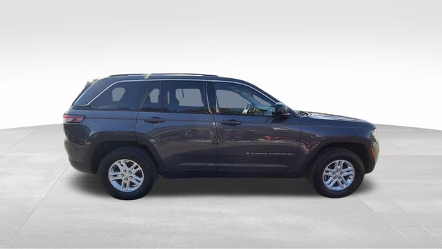 2023 Baltic Gray Metallic Clearcoat Jeep Grand Cherokee Laredo 4X4 SUV