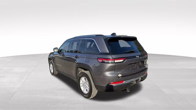 2023 Baltic Gray Metallic Clearcoat Jeep Grand Cherokee Laredo 4X4 SUV