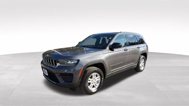 2023 Baltic Gray Metallic Clearcoat Jeep Grand Cherokee Laredo 4X4 SUV