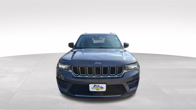 2023 Baltic Gray Metallic Clearcoat Jeep Grand Cherokee Laredo 4X4 SUV