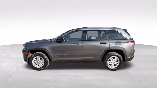 2023 Baltic Gray Metallic Clearcoat Jeep Grand Cherokee Laredo 4X4 SUV