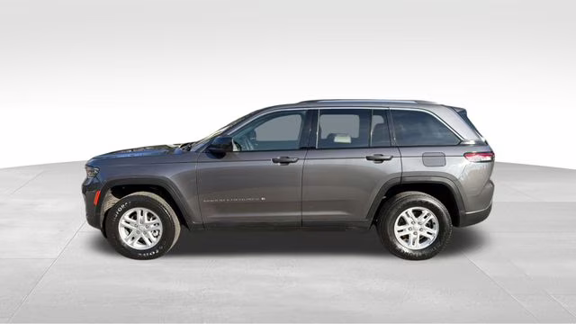 2023 Baltic Gray Metallic Clearcoat Jeep Grand Cherokee Laredo 4X4 SUV