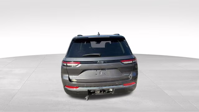 2023 Baltic Gray Metallic Clearcoat Jeep Grand Cherokee Laredo 4X4 SUV