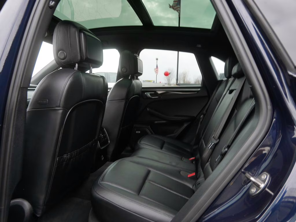 2021 Sapphire Blue Metallic Porsche Macan Base AWD SUV