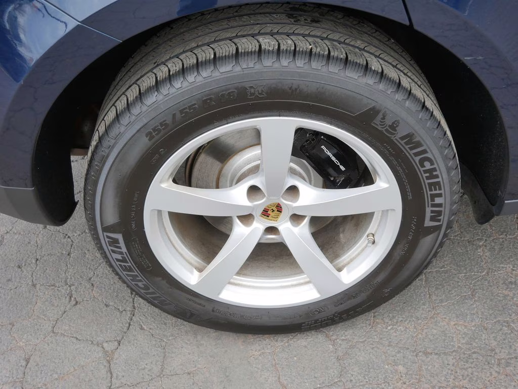 2021 Sapphire Blue Metallic Porsche Macan Base AWD SUV