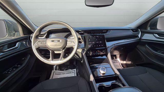 2023 Baltic Gray Metallic Clearcoat Jeep Grand Cherokee Laredo 4X4 SUV