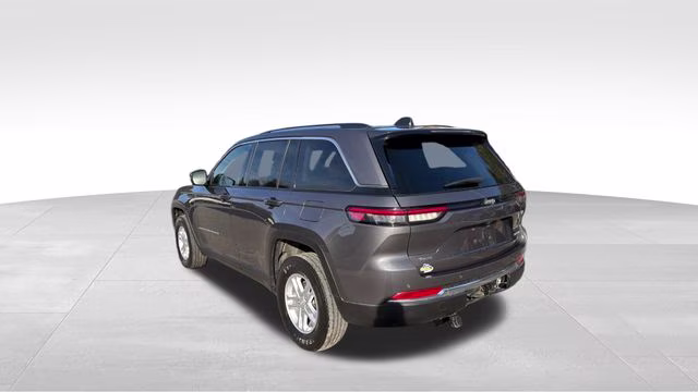 2023 Baltic Gray Metallic Clearcoat Jeep Grand Cherokee Laredo 4X4 SUV
