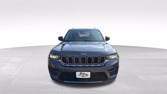 2023 Baltic Gray Metallic Clearcoat Jeep Grand Cherokee Laredo 4X4 SUV