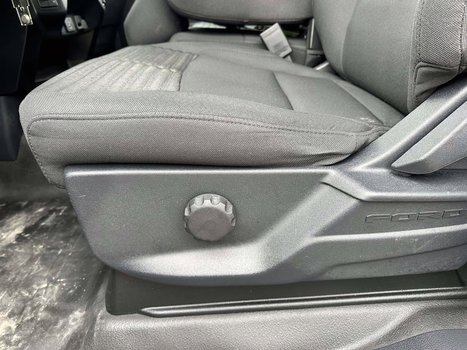 2023 Hot Pepper Red Metallic Tinted Clearcoat Ford F-150 XL 4WD SuperCab 6.5' Box 4X4 Truck