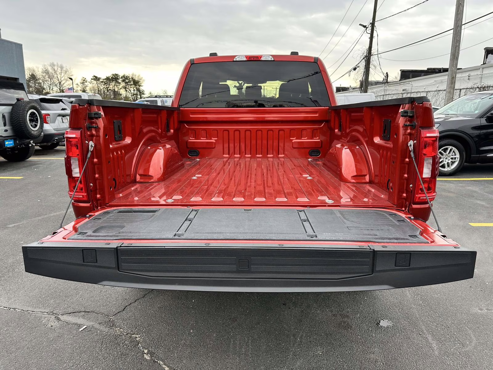 2023 Hot Pepper Red Metallic Tinted Clearcoat Ford F-150 XL 4WD SuperCab 6.5' Box 4X4 Truck
